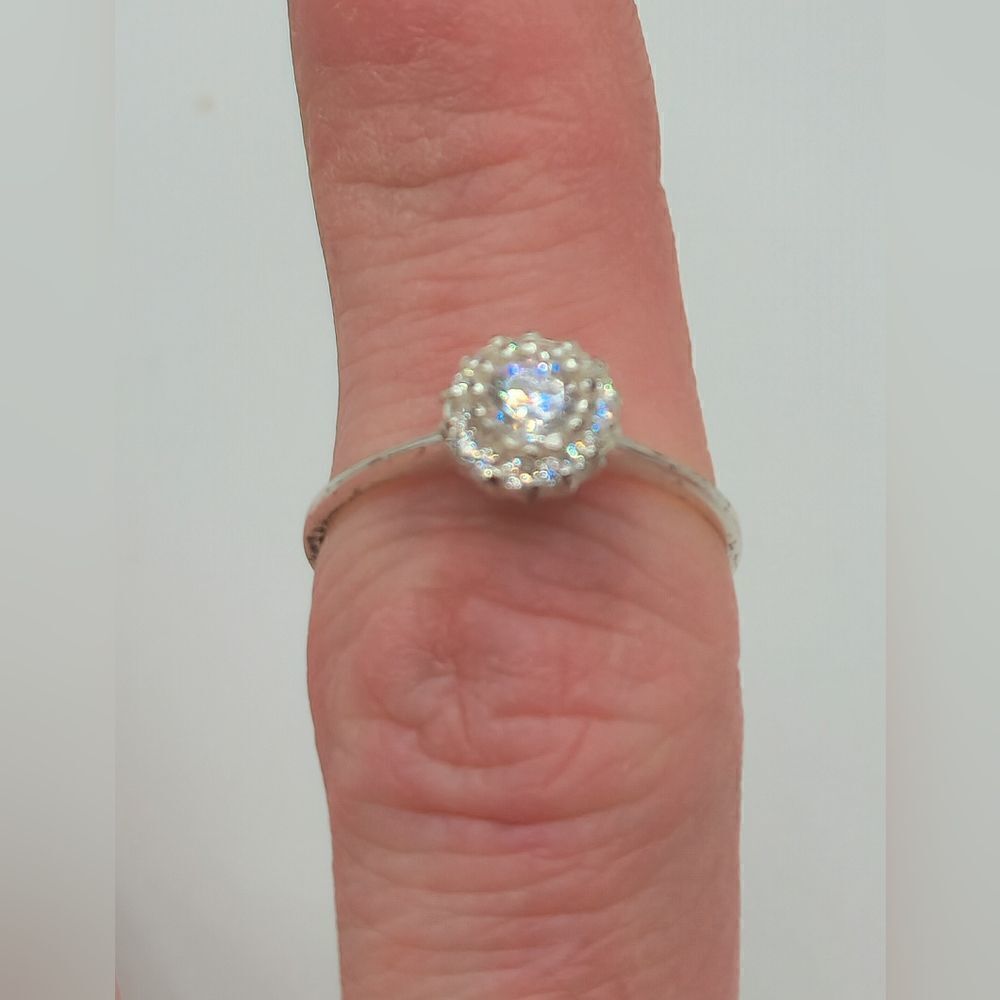 Silver round diamond ring - Picture 8 of 8